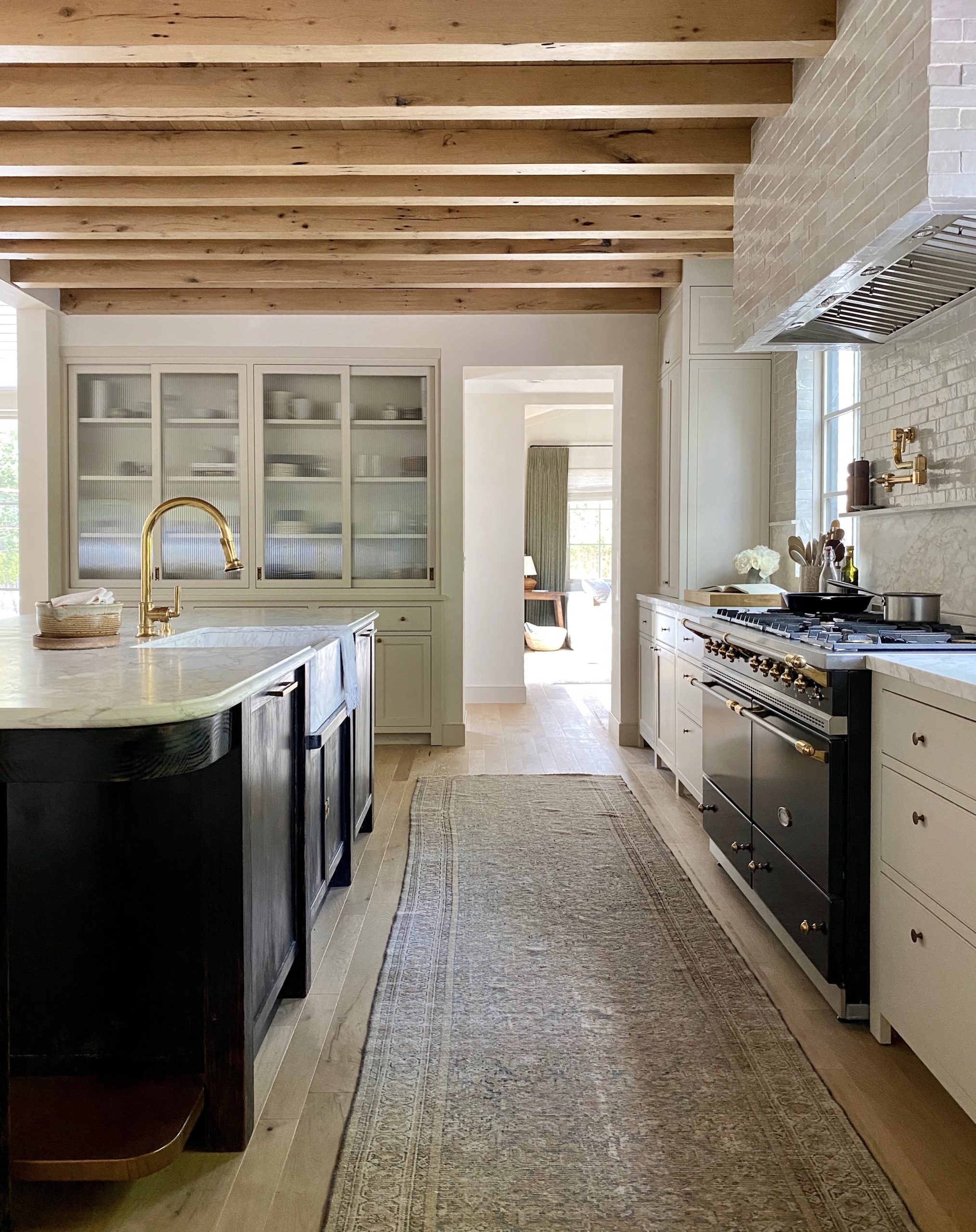 Amber Interiors Home - Kitchen